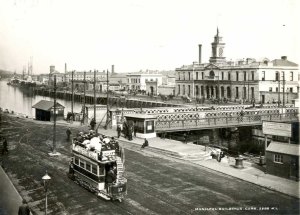 cork-city-hall-parnell-bridge-and-tram